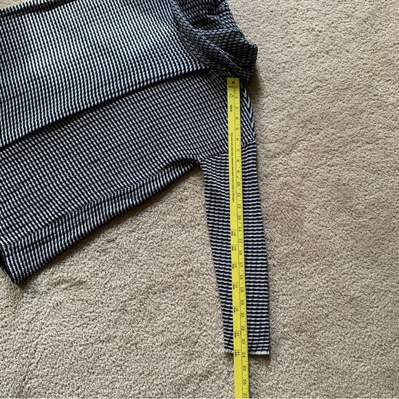 CAbi Fergie Split Black/White Turtleneck - Sz S - Picture 15 of 15